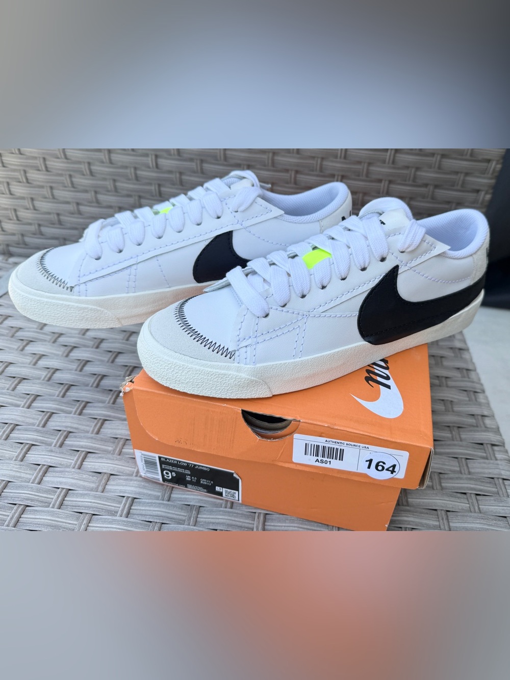 Nike Blazer Low ‘77 Jumbo Swoosh White Black Vintage Style Sneakers Mens 9.5 NIB